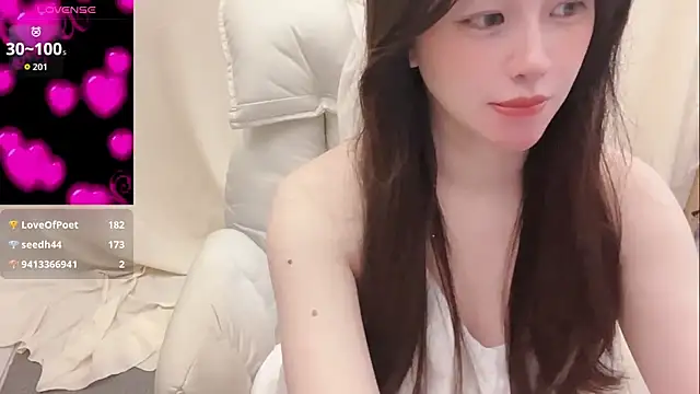Tw_Zoella live cam on StripChat