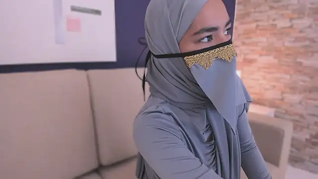 zaif_thal (F young) - spanksmy ass