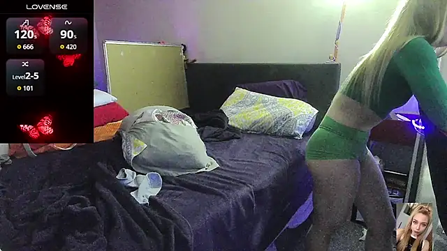 blondiewithanass - Blondiewithanass's free webcam - UK Sex Cams