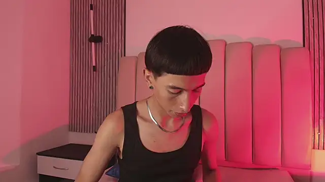 lian_cameron (M twink) - spit cock