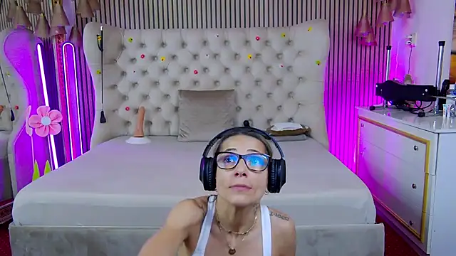 PlayfulShow webcam
