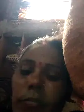Pooja750 live cam on StripChat