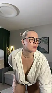 Charming_Daphny webcam