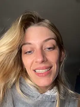 Bellalolahot webcam