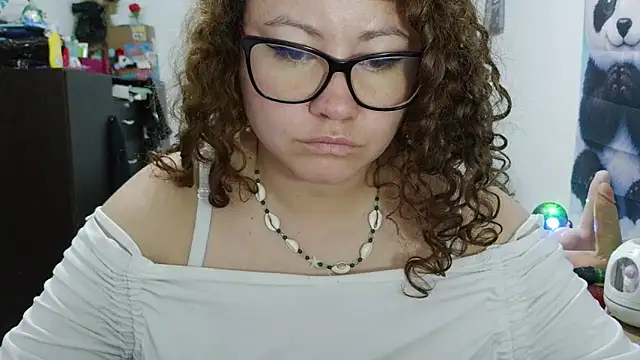 curly_greeneyed webcam