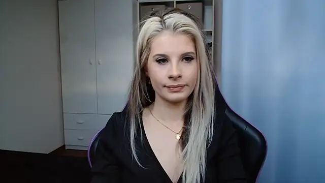 KristineGlow webcam
