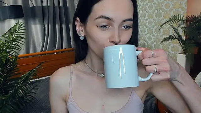 Watch YvonneRobes live on EroticFlix - High definition streams