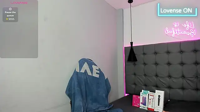 scarletcherry18 webcam