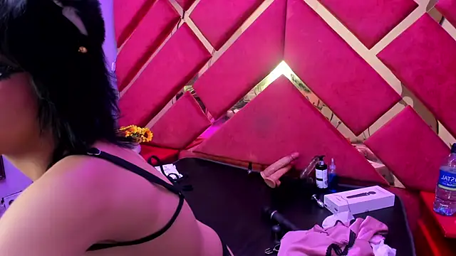 Watch Lilit_Starr live on EroticFlix - High definition streams