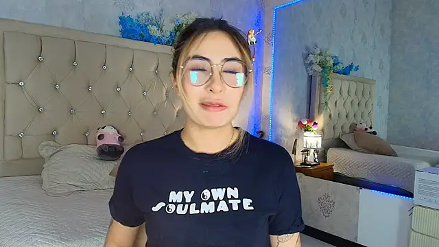 nini_love01 live cam on StripChat