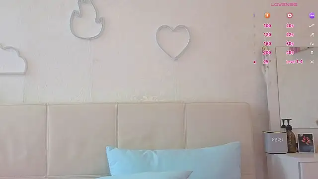 Watch MoonliteDiva live on EroticFlix - High definition streams