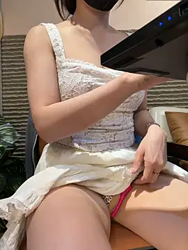 Watch Linh_2004 live on EroticFlix - High definition streams