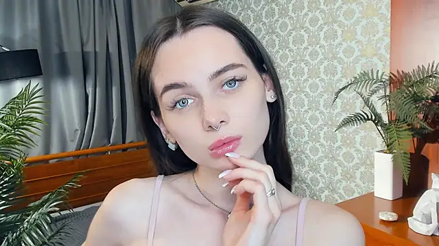 YvonneRobes webcam