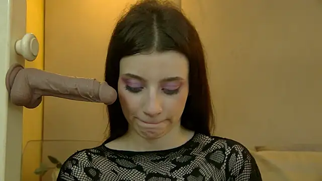 Watch EllieWest live on EroticFlix - High definition streams