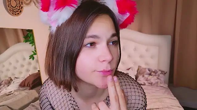 Watch Emi_Mi_ live on EroticFlix - High definition streams