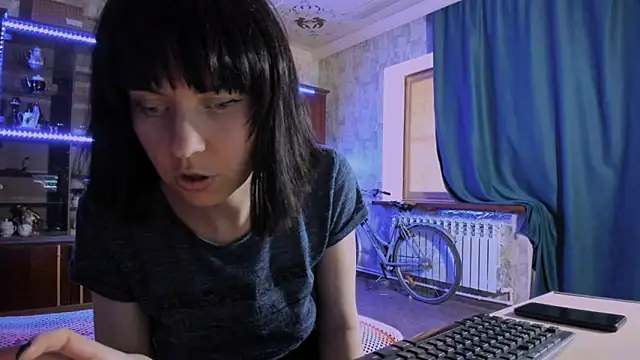 Watch pa1e_pr1ncess live on EroticFlix - High definition streams