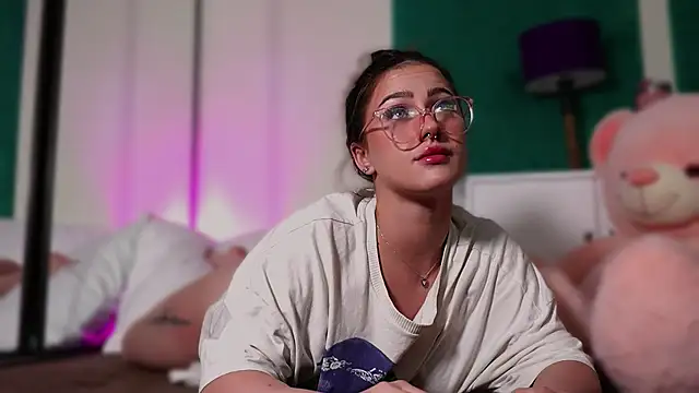 LucyLextonX webcam