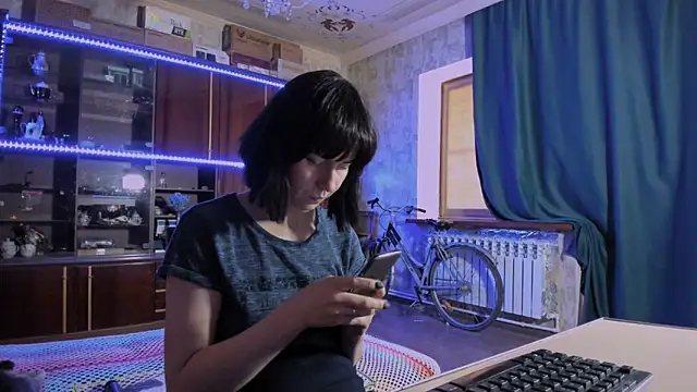 Watch pa1e_pr1ncess live on EroticFlix - High definition streams