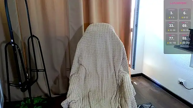 candy_flosse (F young) - finger in my pussy