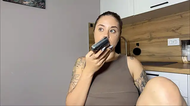 trishaastar (F young) - Fingers in pussy