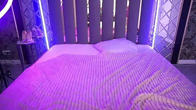 vinnasky (F young) - show tits 3 min