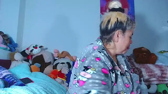 estrellita_fugaz16x (F milf) - Let's play with my great anal prolapse