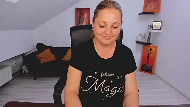 Watch LollaGirl live on EroticFlix - High definition streams