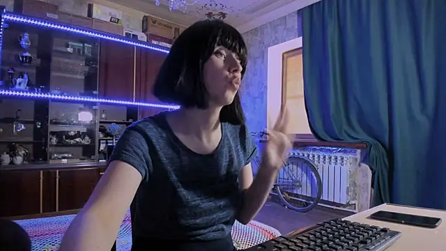 Watch pa1e_pr1ncess live on EroticFlix - High definition streams