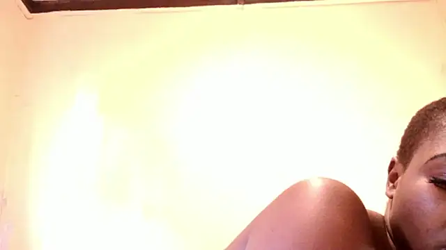 Queen_BootyXXX live cam on StripChat