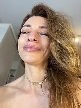 HoneyLove__ webcam