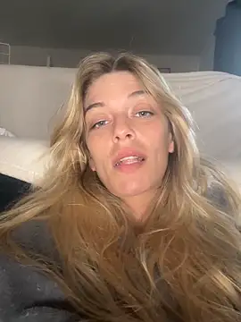 Bellalolahot webcam