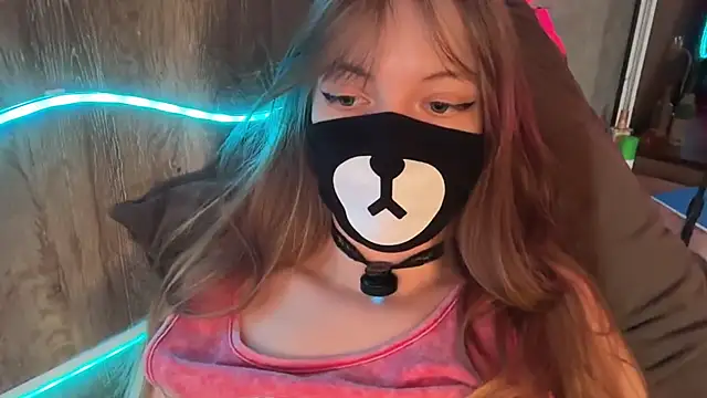 Your_Little_Bear webcam