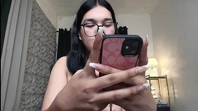 Avery_West webcam