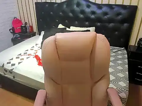 nikki_nikoll webcam