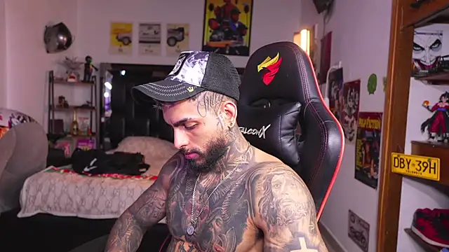 logan_hugh8 webcam