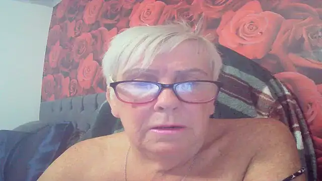 Playful_MILF_Demi webcam