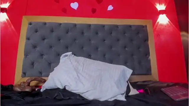YayaHilton webcam
