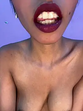 Watch Small_Titss live on EroticFlix - High definition streams