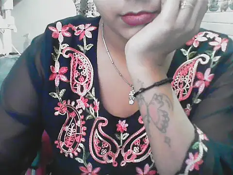 LovingPihu webcam