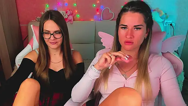 hotty_girls_here live cam on StripChat