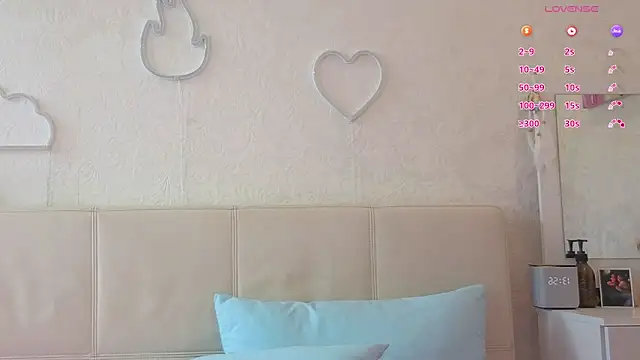 Watch MoonliteDiva live on EroticFlix - High definition streams