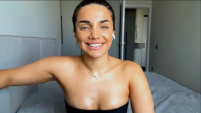 Watch MelindaReny live on EroticFlix - High definition streams