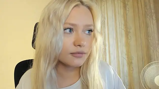 MidnightPoise live cam on StripChat