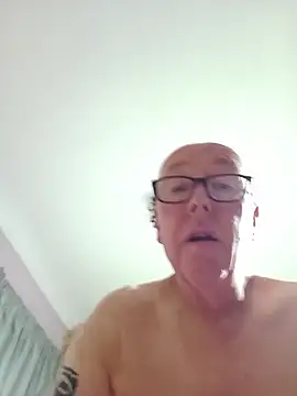 Saintbull68 webcam