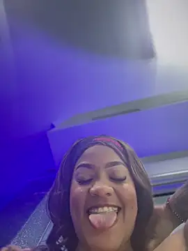 riri_brunnete webcam