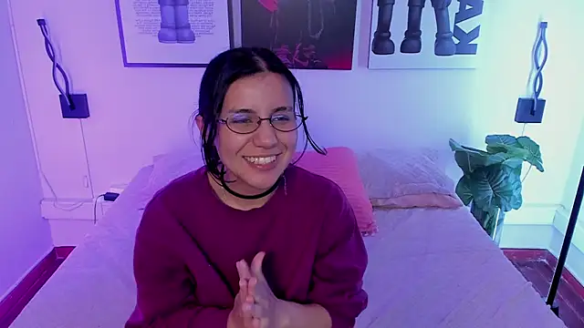 HollyPeach webcam