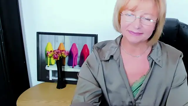 Watch MarieneHot live on EroticFlix - High definition streams