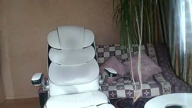 Watch Roxolana_Drim live on EroticFlix - High definition streams