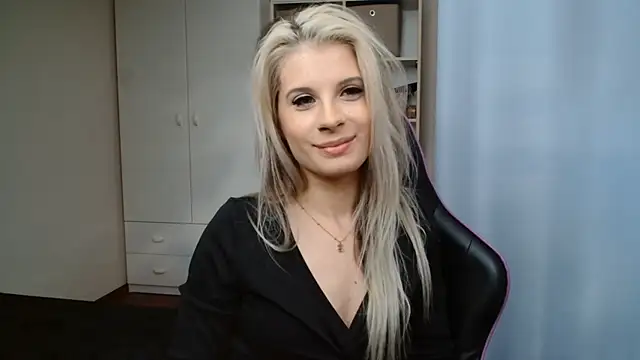 KristineGlow webcam