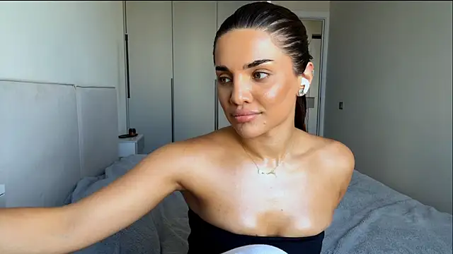 Watch MelindaReny live on EroticFlix - High definition streams